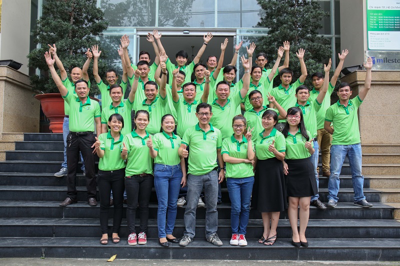 Đội ngũ kinh doanh huấn luyện kiến thức sản phẩm định kỳ